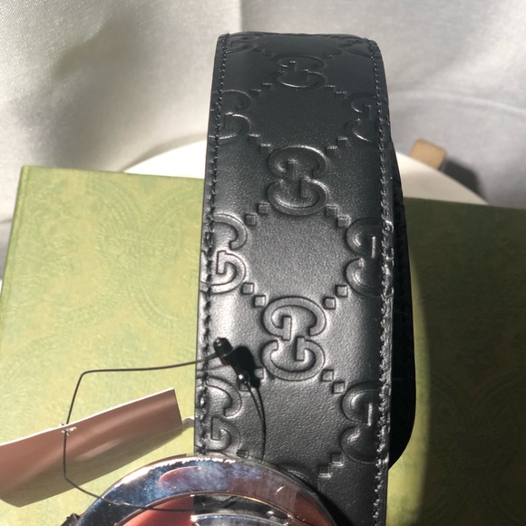 Real Gucci belt (NEW) size 40” waist. Bought for $550 at Gucci bloomingsdale - Picture 5 of 8